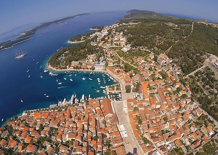 Awesome In Hvar With Swimming Pool 아파트 흐바르